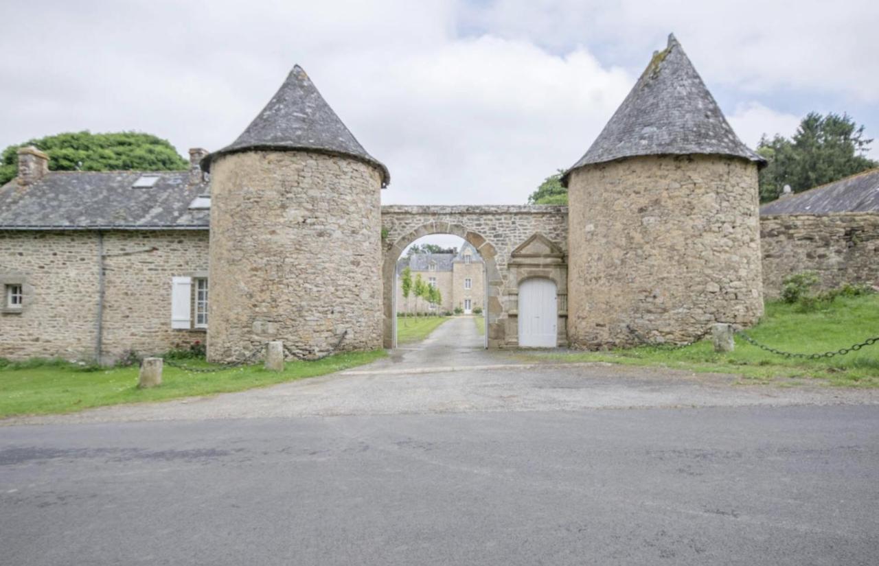 Chateau De Cadouzan Saint-Dolay Exterior foto